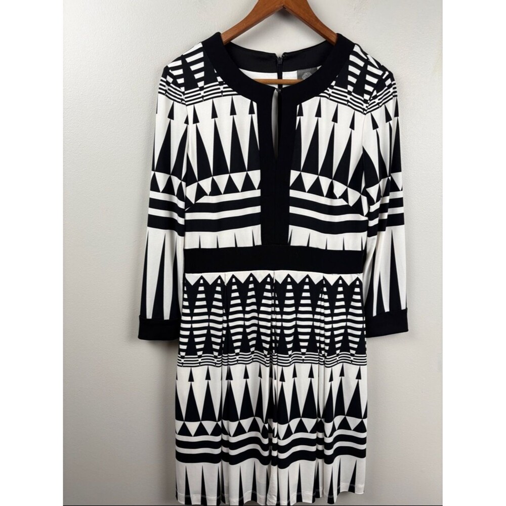 Vince Camuto Black and White Geometric Long Sleeve Dress size 8 READ